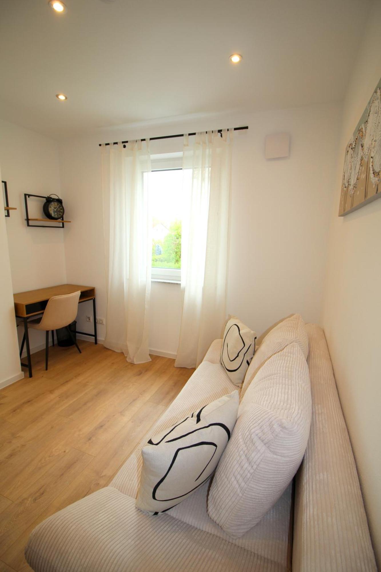 Apartment Mit Voll Ausgestatetter Kueche, Badewanne, Balkon, Parkplatz Vor Dem Haus, Ruhig Gelegen, Ada4 Kulmbach Extérieur photo